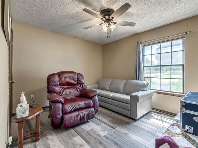 8201 Willow Creek Boulevard, Oklahoma City, OK 73162