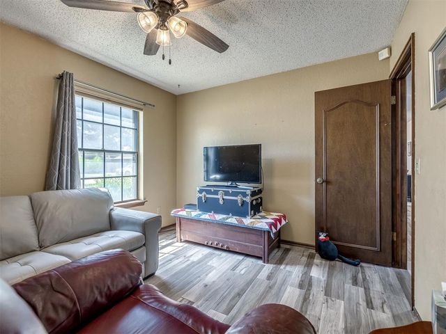 8201 Willow Creek Boulevard, Oklahoma City, OK 73162