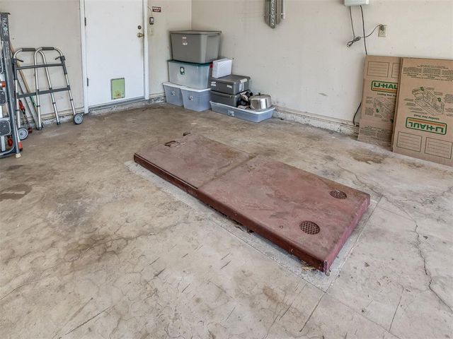 8201 Willow Creek Boulevard, Oklahoma City, OK 73162