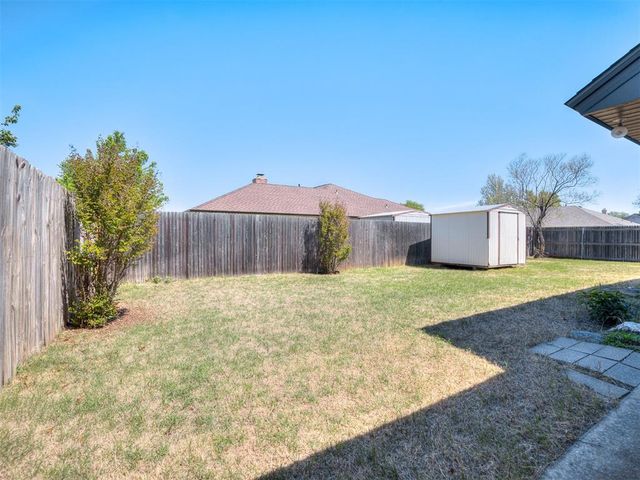 8201 Willow Creek Boulevard, Oklahoma City, OK 73162