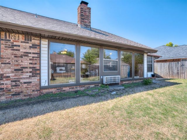 8201 Willow Creek Boulevard, Oklahoma City, OK 73162