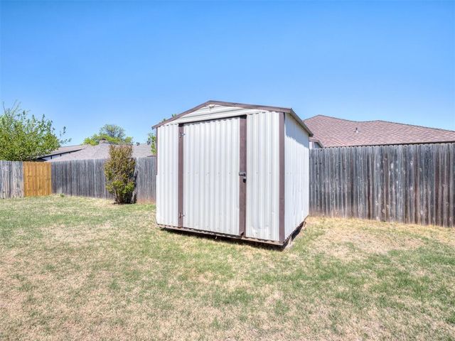 8201 Willow Creek Boulevard, Oklahoma City, OK 73162