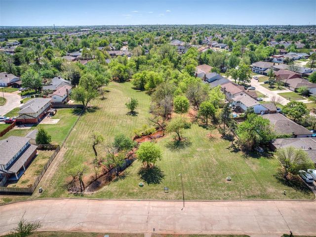8201 Willow Creek Boulevard, Oklahoma City, OK 73162