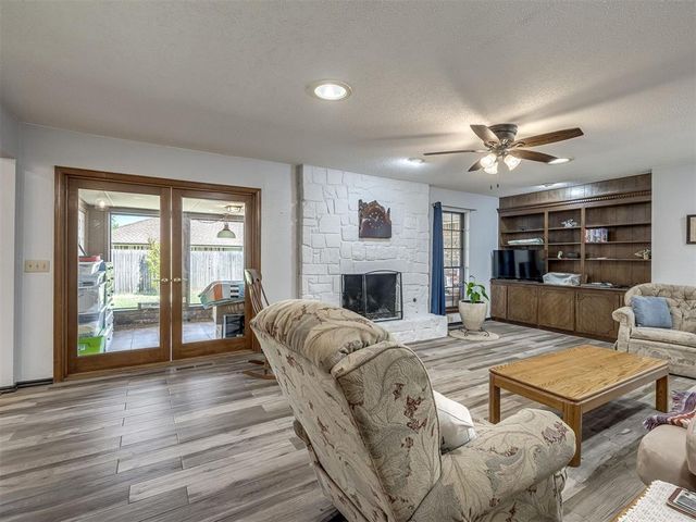 8201 Willow Creek Boulevard, Oklahoma City, OK 73162