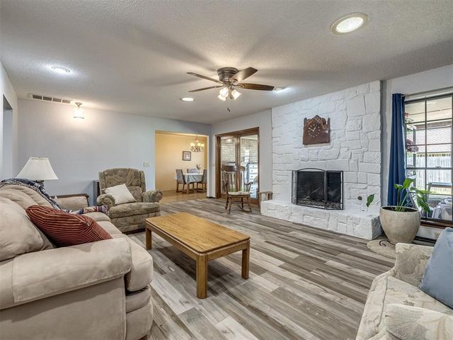 8201 Willow Creek Boulevard, Oklahoma City, OK 73162