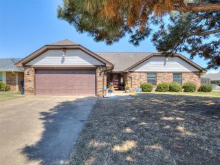 8201 Willow Creek Boulevard, Oklahoma City, OK 73162