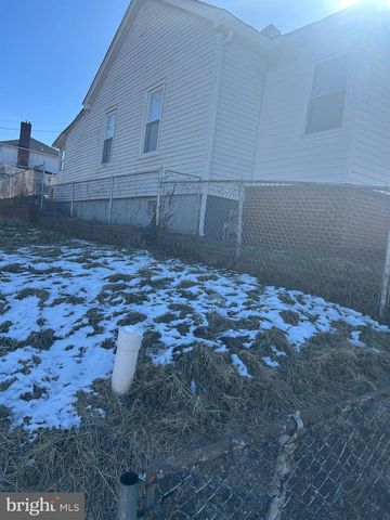 917 47TH PL NE, Washington, DC 20019