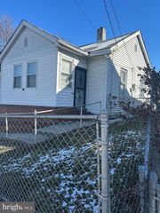 917 47TH PL NE, Washington, DC 20019