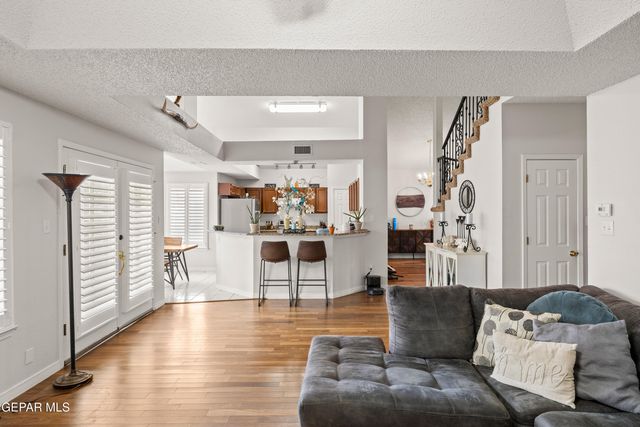 1000 SUN RIDGE Drive, El Paso, TX 79912