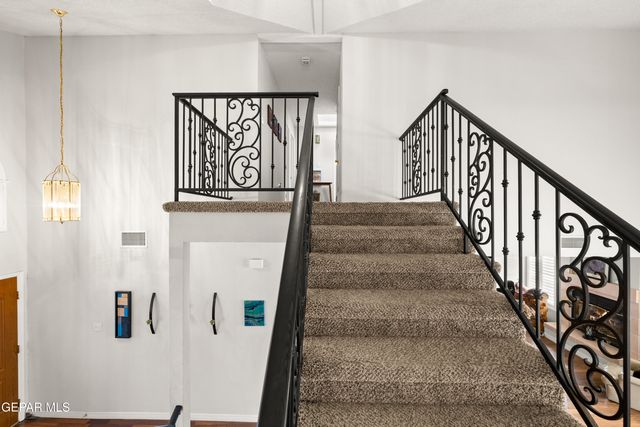 1000 SUN RIDGE Drive, El Paso, TX 79912