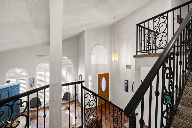 1000 SUN RIDGE Drive, El Paso, TX 79912