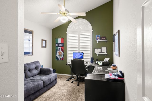 1000 SUN RIDGE Drive, El Paso, TX 79912