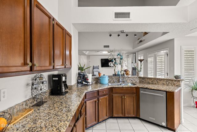 1000 SUN RIDGE Drive, El Paso, TX 79912