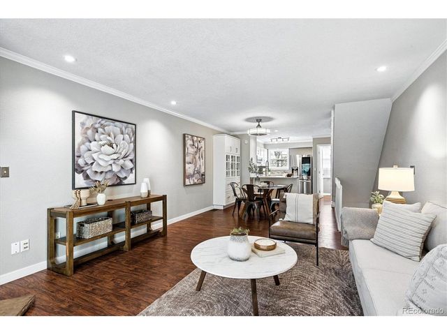 922 S Paris Ct, Aurora, CO 80012