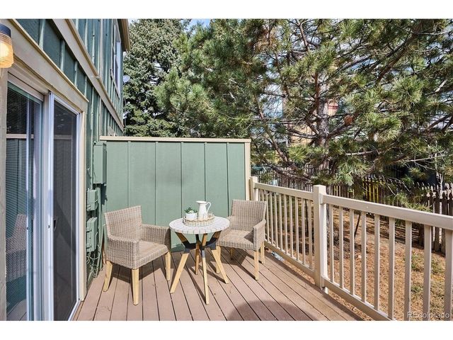 922 S Paris Ct, Aurora, CO 80012