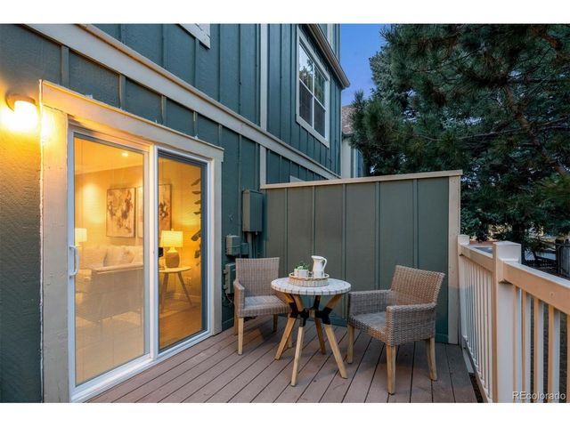 922 S Paris Ct, Aurora, CO 80012