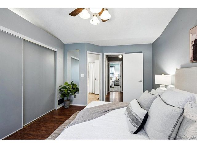 922 S Paris Ct, Aurora, CO 80012