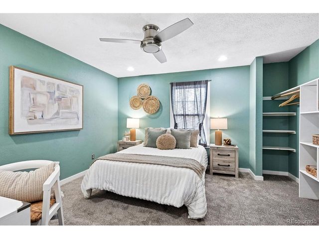 922 S Paris Ct, Aurora, CO 80012