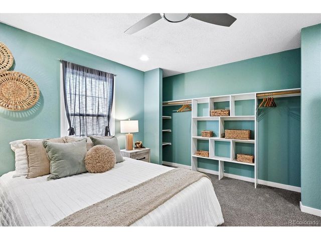 922 S Paris Ct, Aurora, CO 80012