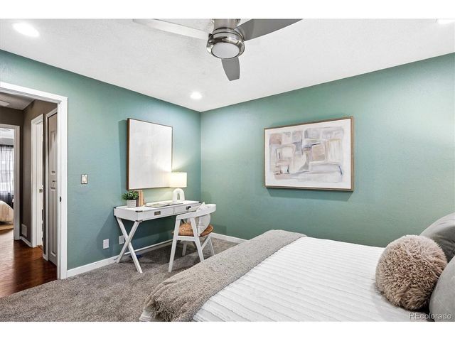 922 S Paris Ct, Aurora, CO 80012