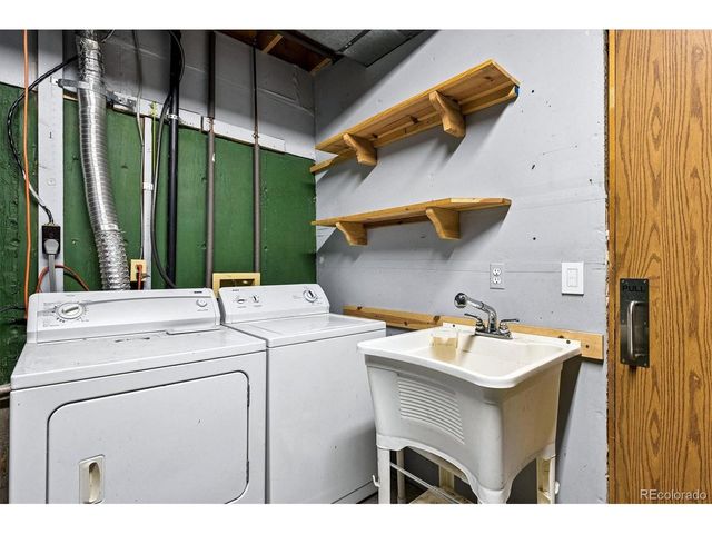 922 S Paris Ct, Aurora, CO 80012