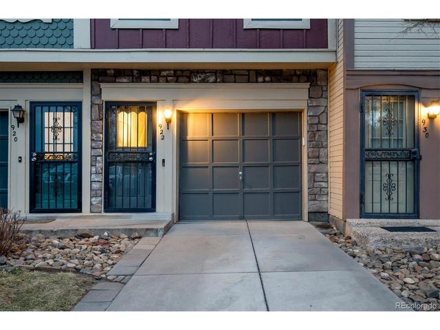 922 S Paris Ct, Aurora, CO 80012