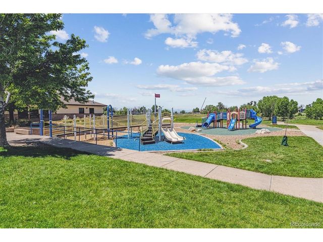 922 S Paris Ct, Aurora, CO 80012