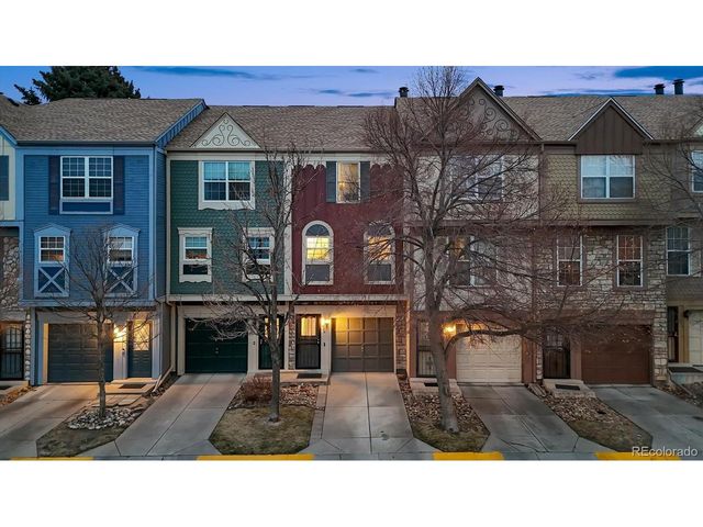 922 S Paris Ct, Aurora, CO 80012