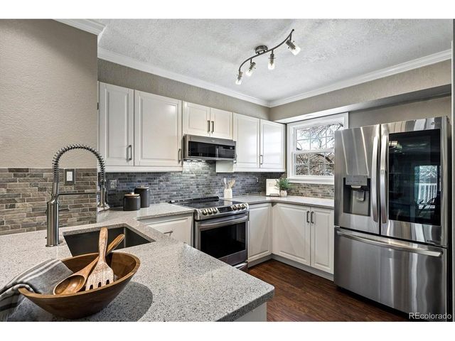 922 S Paris Ct, Aurora, CO 80012