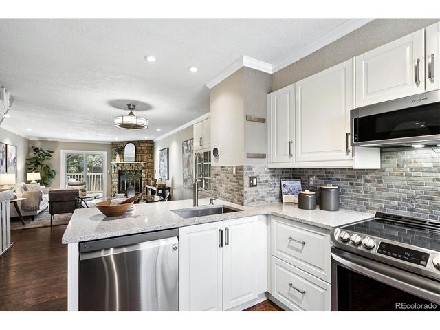 922 S Paris Ct, Aurora, CO 80012