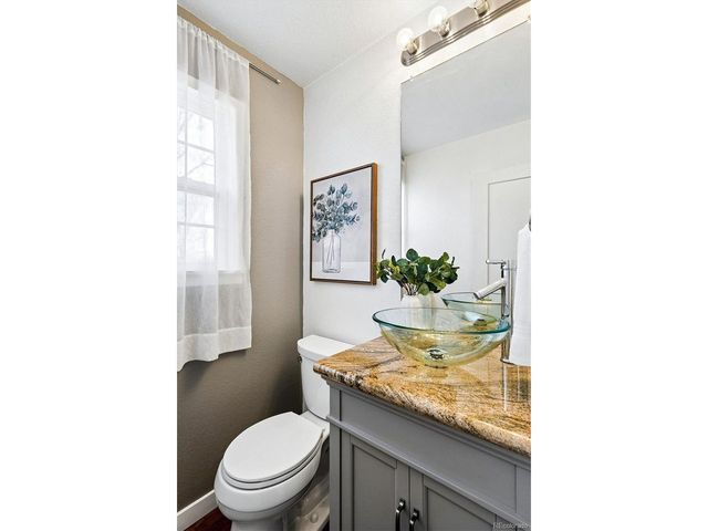 922 S Paris Ct, Aurora, CO 80012