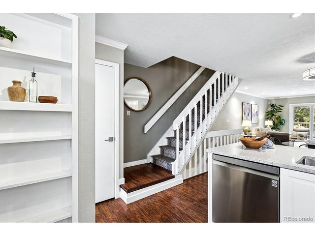 922 S Paris Ct, Aurora, CO 80012