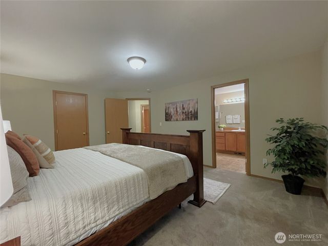 121 E Country Club Drive E, Union, WA 98592