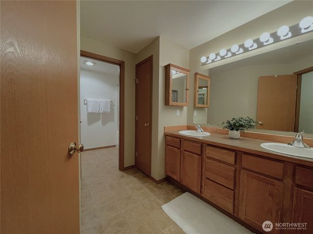 121 E Country Club Drive E, Union, WA 98592