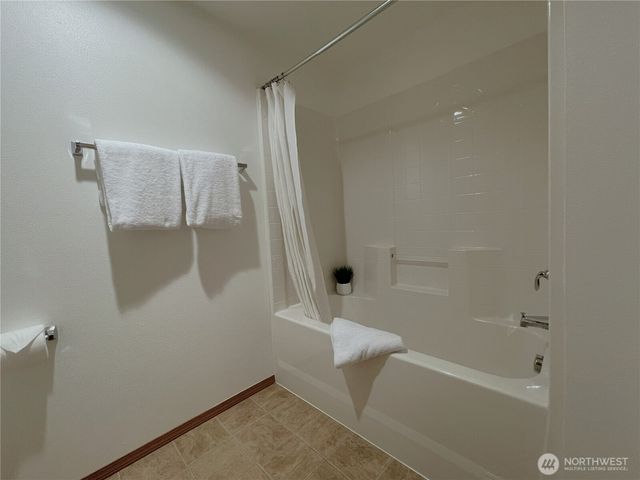 121 E Country Club Drive E, Union, WA 98592