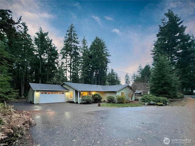 121 E Country Club Drive E, Union, WA 98592