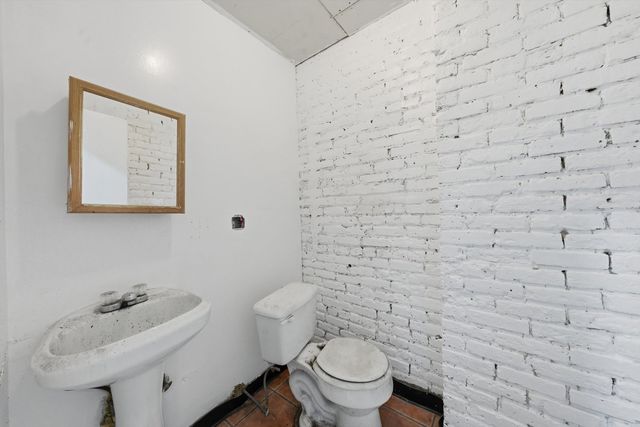 2290 S Blue Island Avenue, Chicago, IL 60608