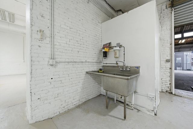 2290 S Blue Island Avenue, Chicago, IL 60608