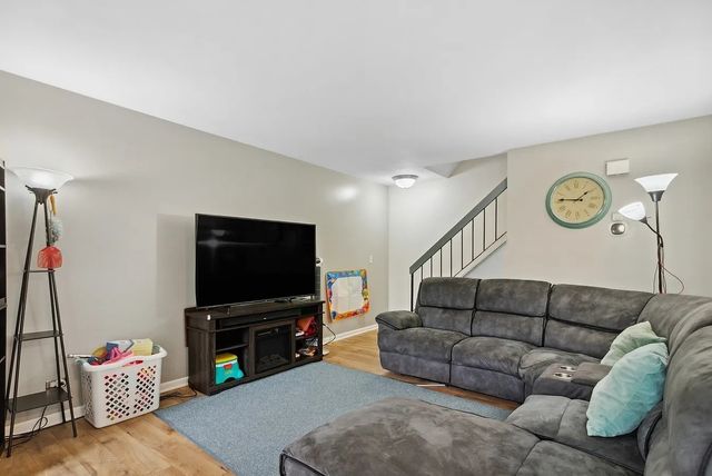 212 Hudson Court B, Bolingbrook, IL 60440