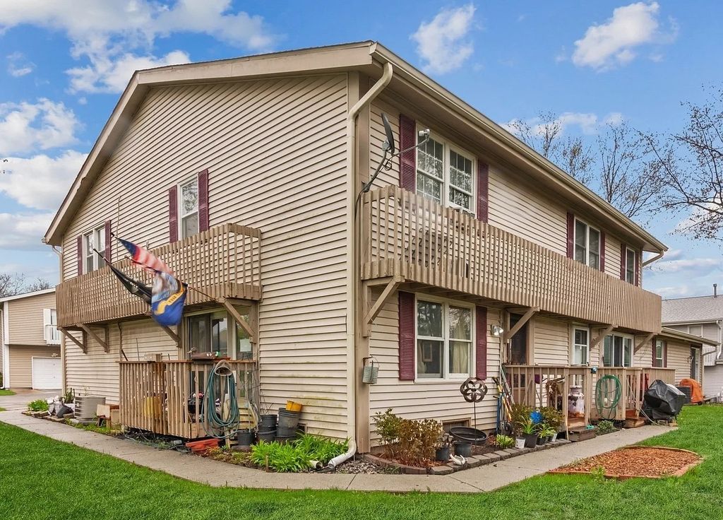 212 Hudson Court B, Bolingbrook, IL 60440