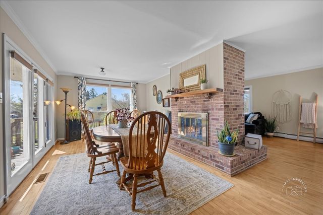 401 E Side Drive, Geneva, IL 60134