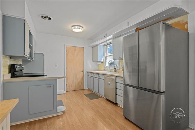 401 E Side Drive, Geneva, IL 60134