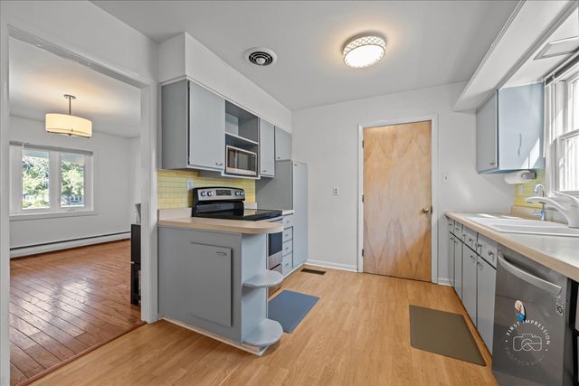 401 E Side Drive, Geneva, IL 60134