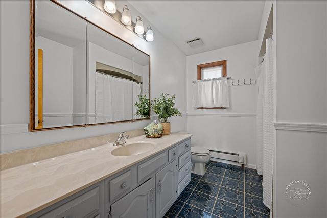 401 E Side Drive, Geneva, IL 60134