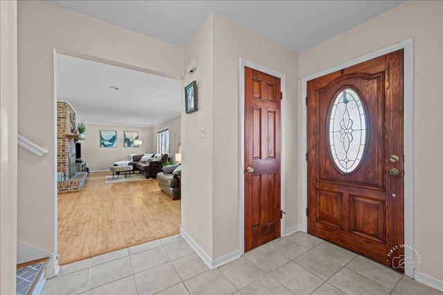 401 E Side Drive, Geneva, IL 60134