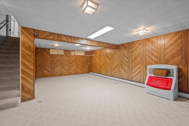 401 E Side Drive, Geneva, IL 60134