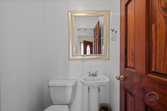 401 E Side Drive, Geneva, IL 60134