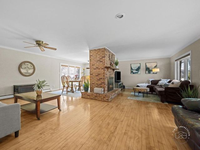 401 E Side Drive, Geneva, IL 60134