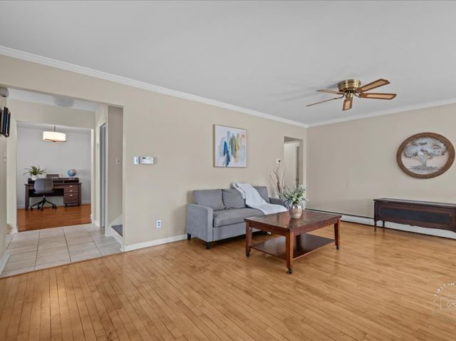 401 E Side Drive, Geneva, IL 60134