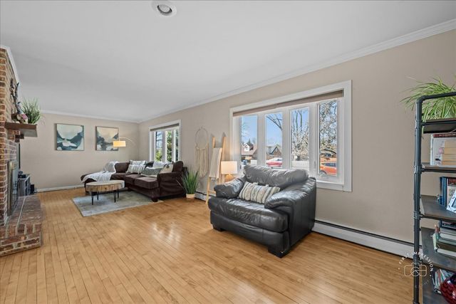 401 E Side Drive, Geneva, IL 60134